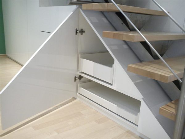 Detail Treppenunterschrank
